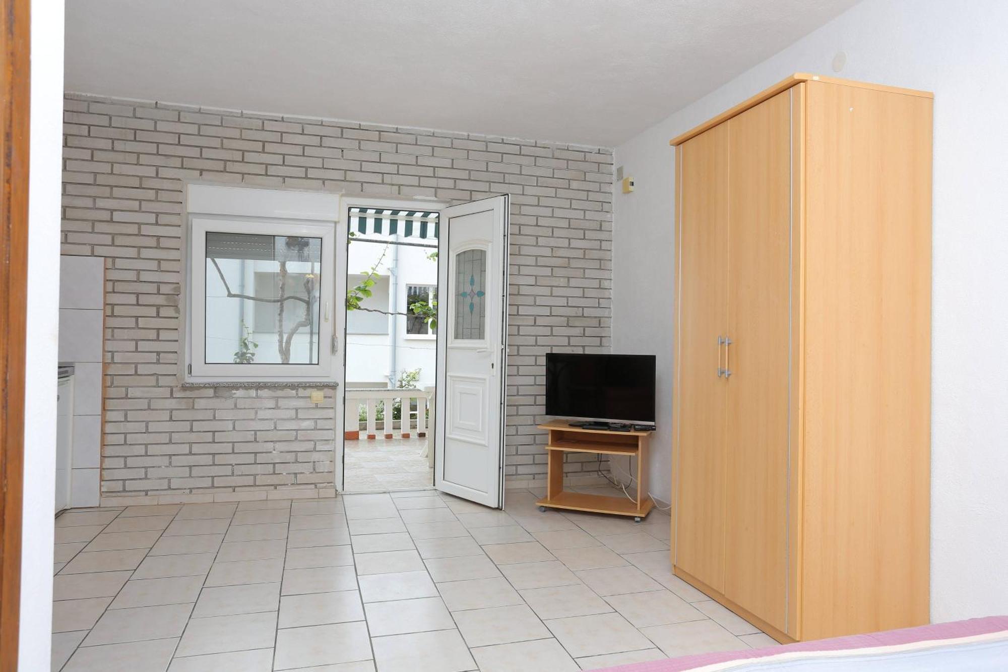 Family Friendly Apartments With A Swimming Pool Businci, Ciovo - 11232 Trogir Habitación foto